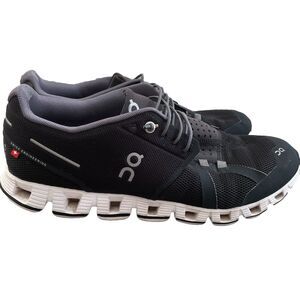 On Cloud Womens Swiss Engineering Cloud 5 Black Running Shoes Sneakers Size 9.5